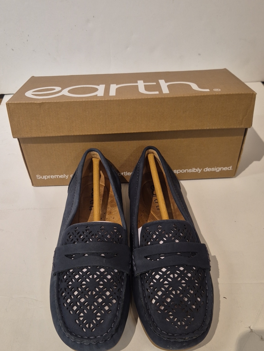 Earth Remi Dark Blue Size 6 Womens Driving Loafers